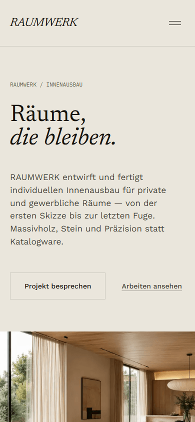 RAUMWERK Startseite auf einem 390px breiten Mobilgerät.